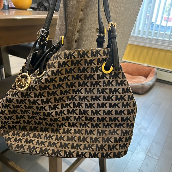 Michael Kors Handbags - Michael Kors Signature Black and Tan Shoulder Bag